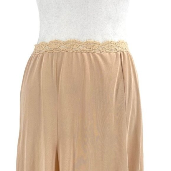 Vintage Olga Lace Trim Secret Hug Nylon Swing Slip Champagne 955T size Medium - Picture 2 of 8